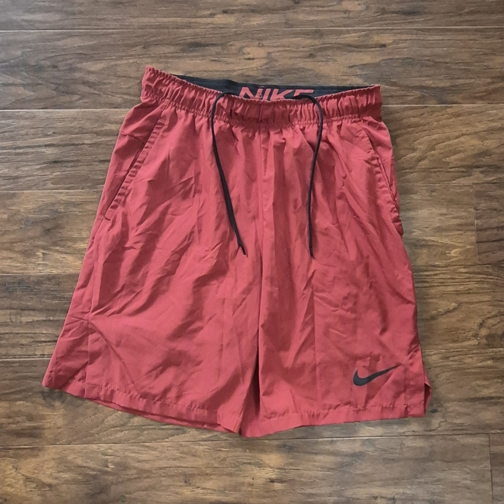 Nike Men's Athletic Shorts in Red Size Small